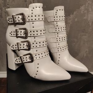 LAST CHANCE🎉 White Pointed Toe Buckle Boots